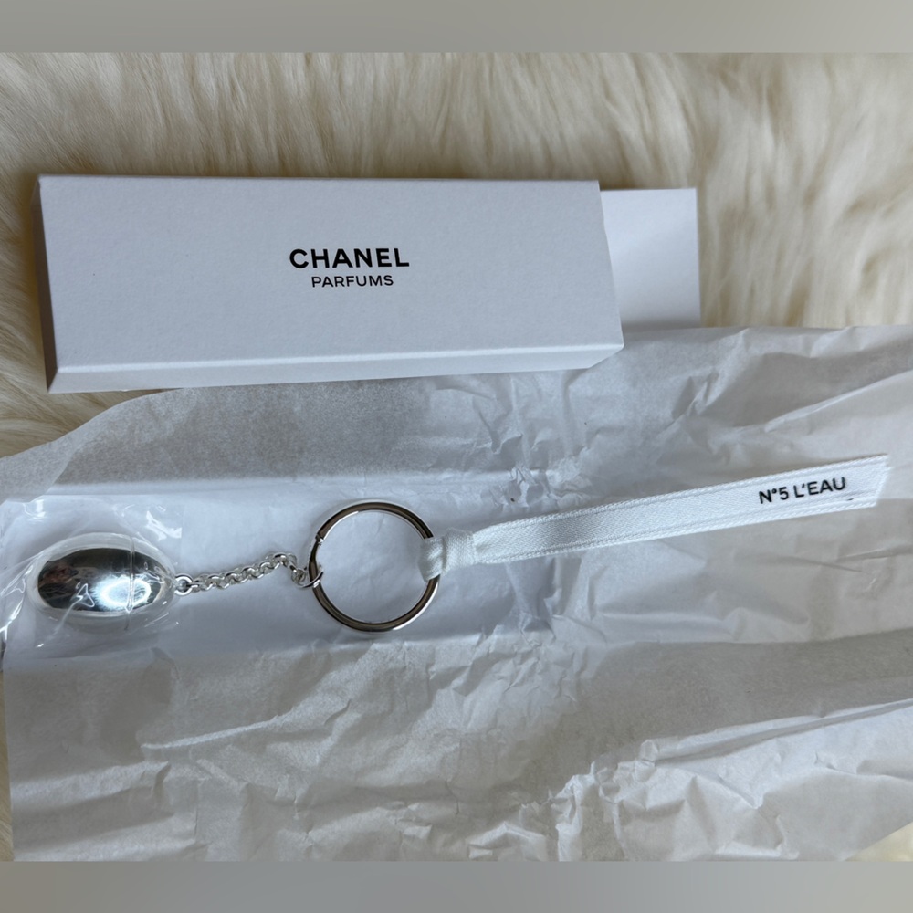 CHANEL Silver Color Perfume Bottle Charm/ Key Holder Rare Authentic 🤍🩷